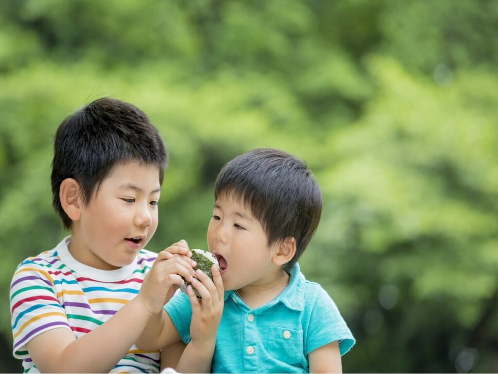 仲の良い兄弟のイメージ