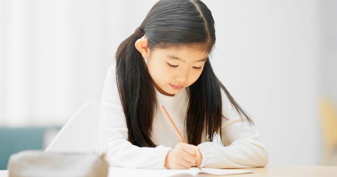 勉強する子どものイメージ